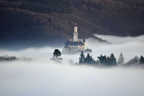 Marksburg Castle in the fog (Fries)