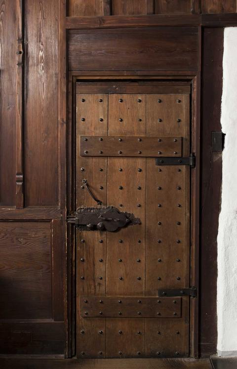 The bedchamber's door